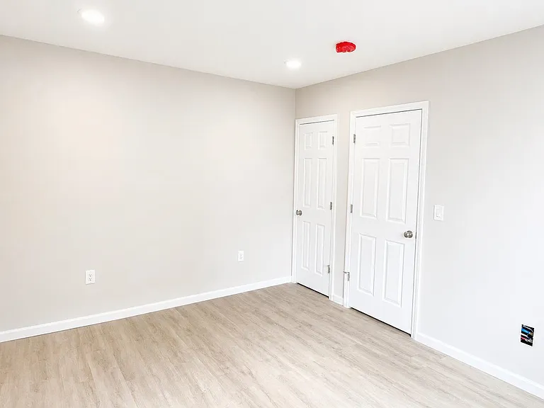 160 Vroom St #53 — Photo 6