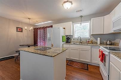 4th image of 19 Evesham Ln