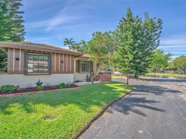 2218 Nova Village Dr, Davie, FL 33317