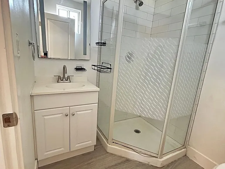 1571 W 37th Pl — Photo 25