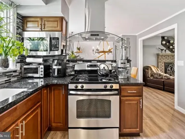 4 Quimby Ave — Photo 2