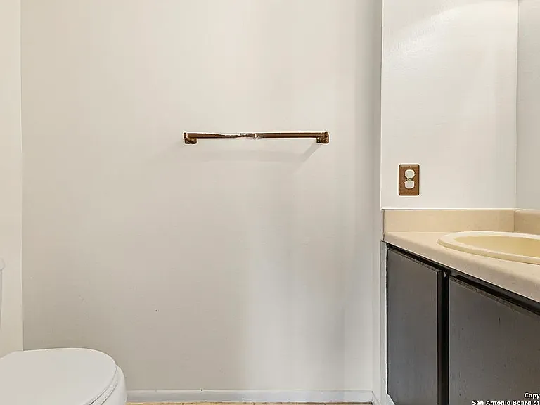 9806 Kelton Dr — Photo 14