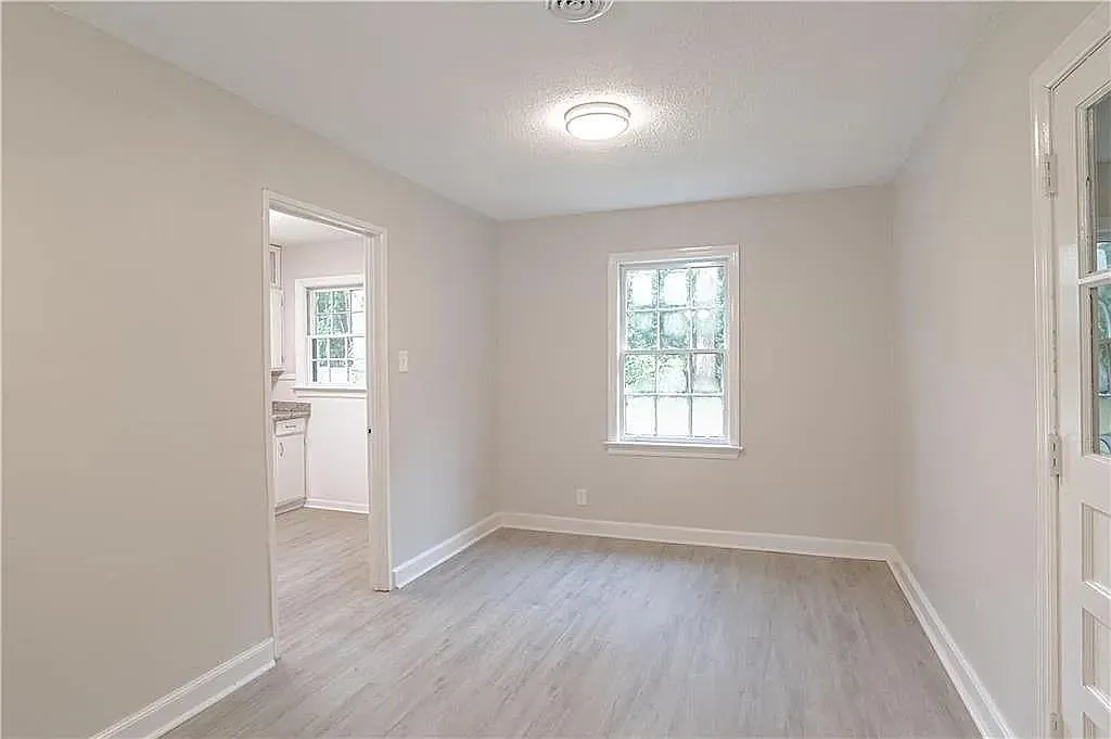 3 bed, 1.0 bath, 1026 sqft, $1,400 — Photo 4