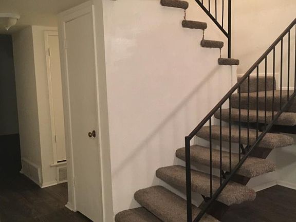 5th image of 6329 Walraven Cir
