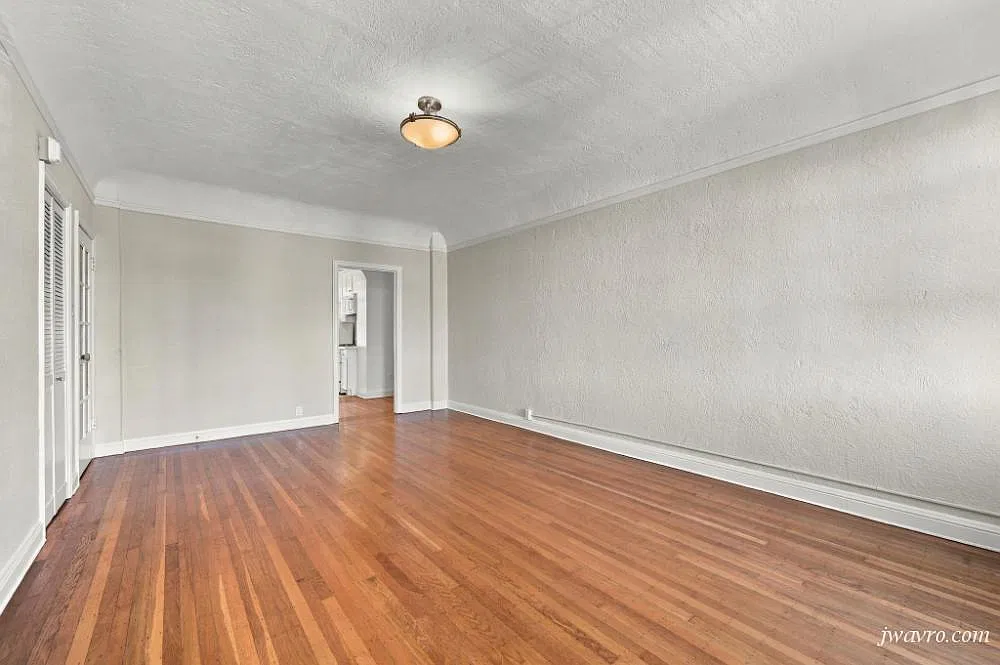 Must See Remodeled Large 1bd! Convenient Location! — Photo 4