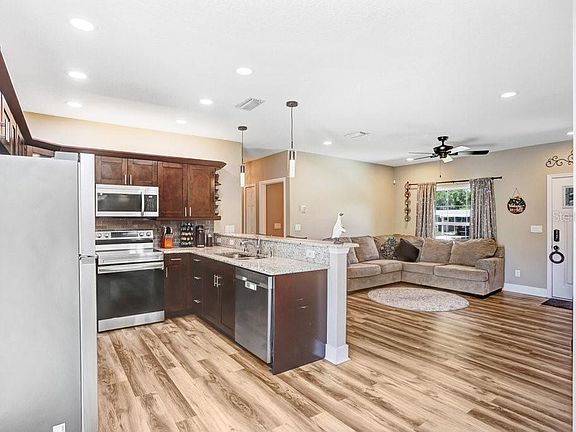 3rd image of 618 Oak Ridge Dr