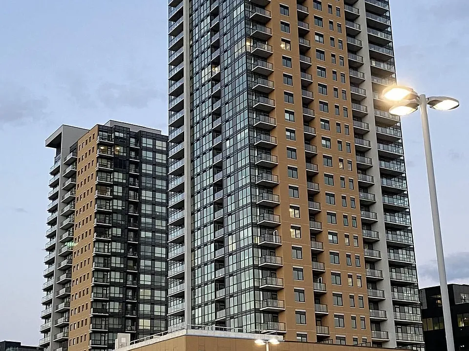108 Garment St #406