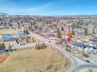 7140 N 34th Ave NW, Calgary, AB T3B 1N3