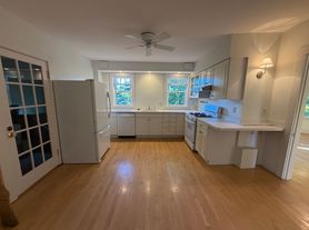 11 Holly Ave, Cambridge, MA