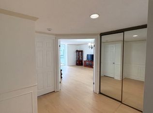 77 Carlton St #704, Toronto, ON M5B2J7