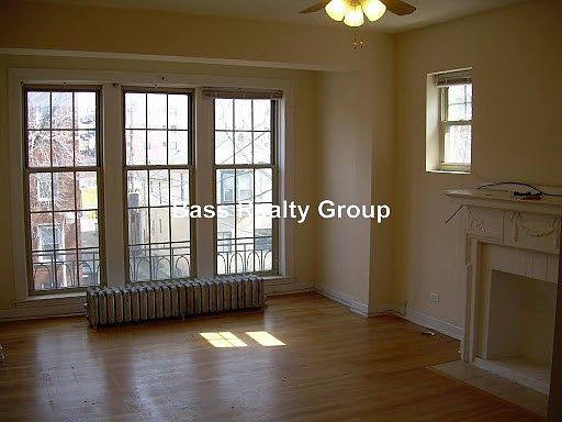 2nd image of 6970 N Greenview Ave #2A