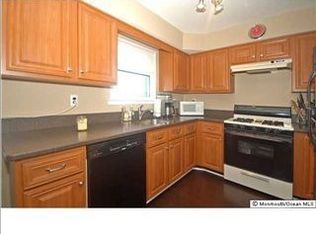 8 Jennifer Dr, Jamesburg, NJ 08831