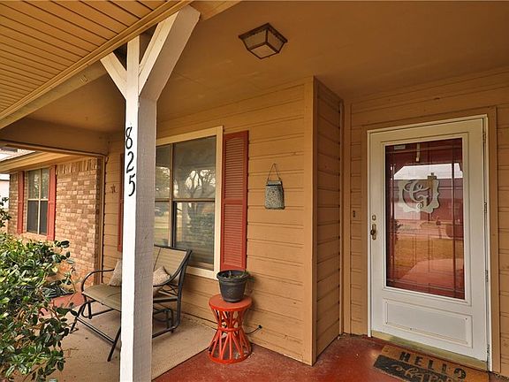 2nd image of 825 Chanticleers Ln