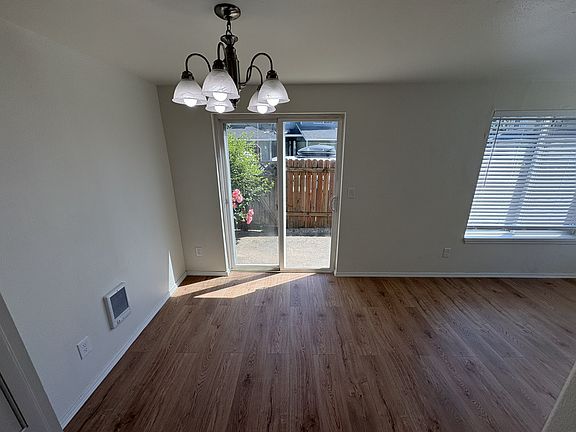 5th image of 2590 16th Ave SE