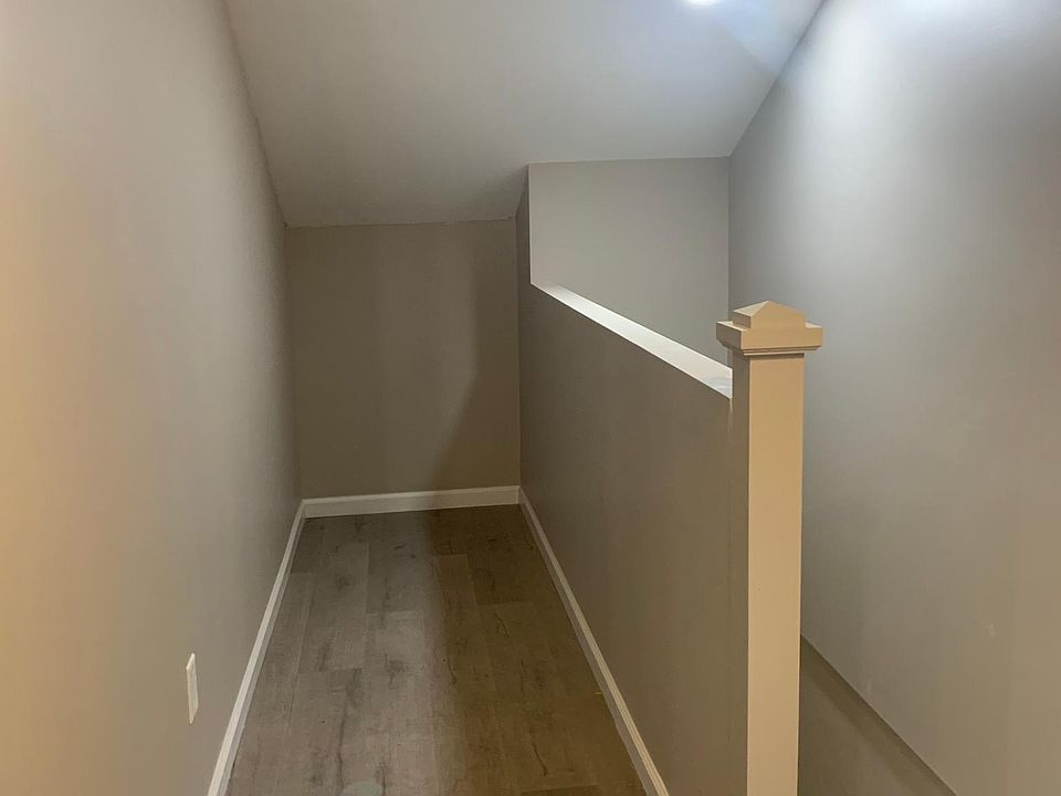 1st image of 12143 6th Ave Floor 3