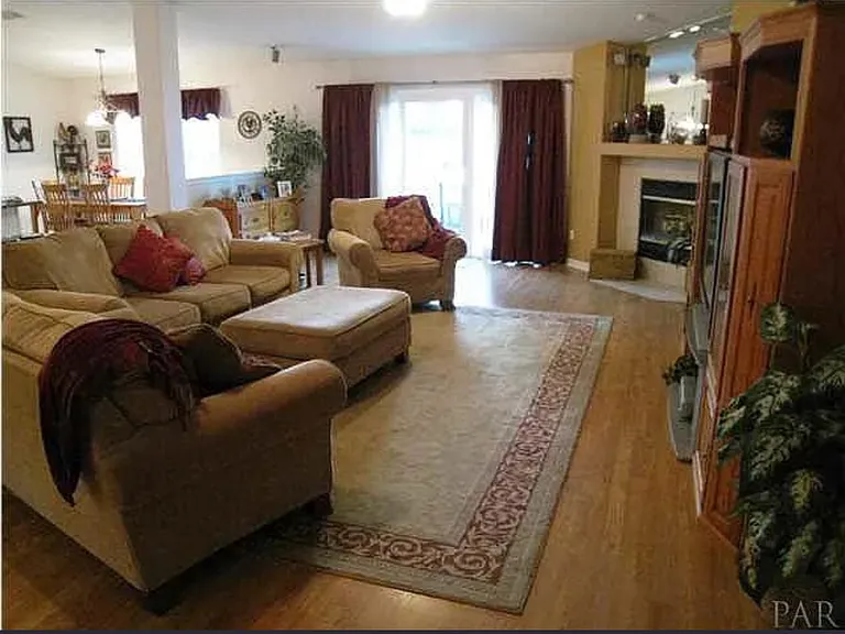 7570 Woodmont St — Photo 7