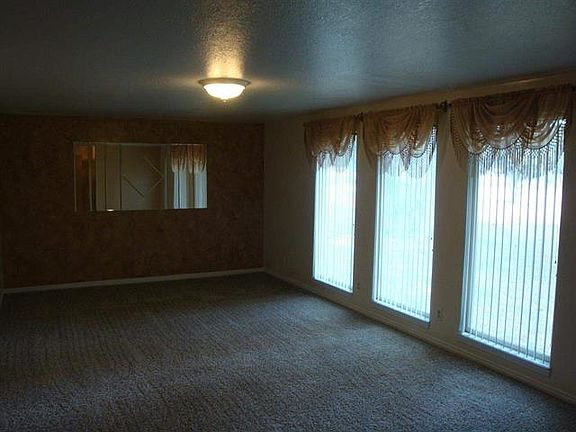 4th image of 721 Pioneer Dr