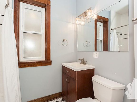 5th image of 1429 W Superior St #2AA