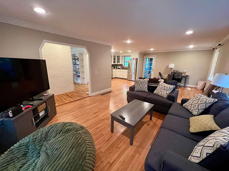 3641 Foxhall Rd — Photo 4