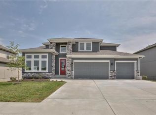 7275 NW Forest Lakes Dr, Parkville, MO 64152