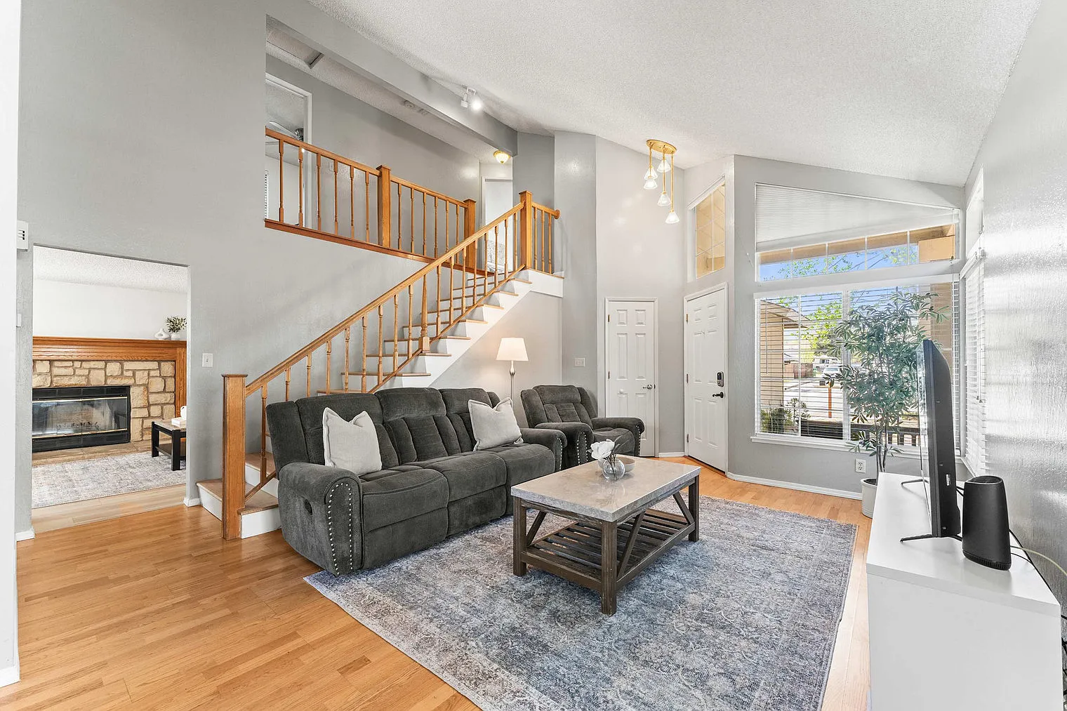 3 bed, 2.0 bath, 1679 sqft, $7,961 — Photo 1