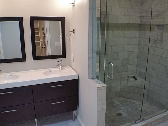 4th image of 104 W Targa Ct