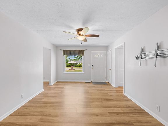 4th image of 193 Empire Dr