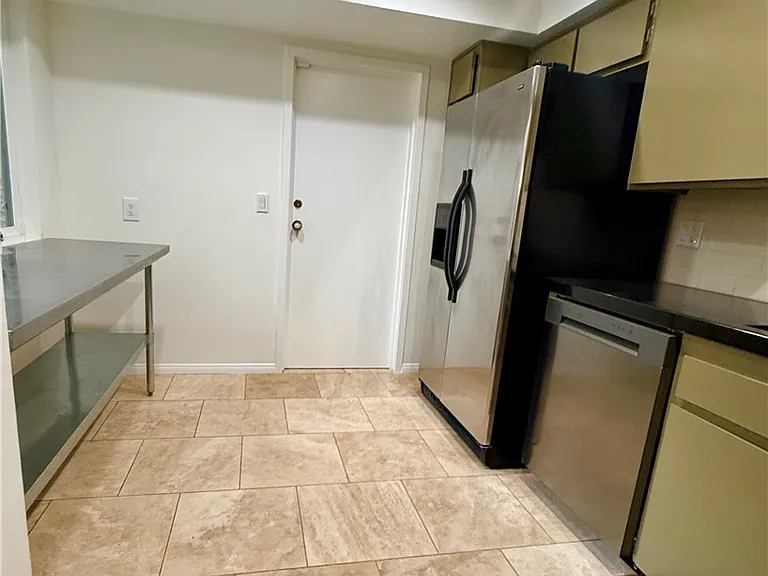 11738 Moorpark St #A — Photo 15