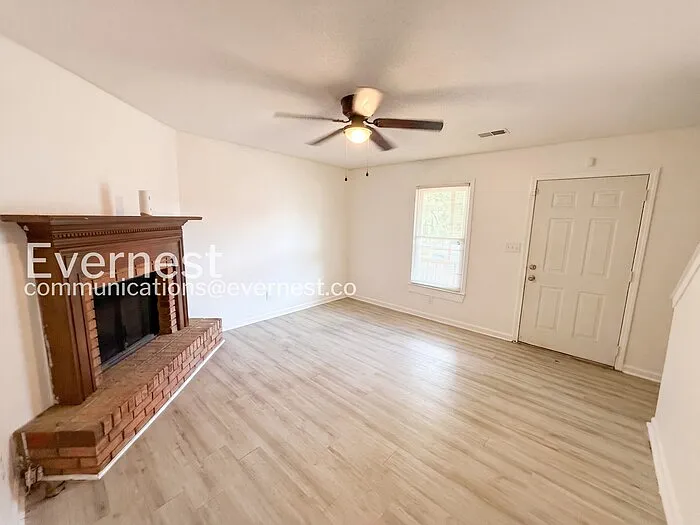 426 Buckingham Cir — Photo 3