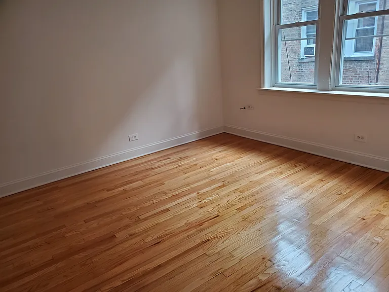2331 W Arthur Ave #2E — Photo 4
