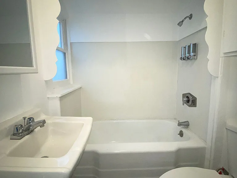 4845 1/2 Agnes Ave — Photo 10