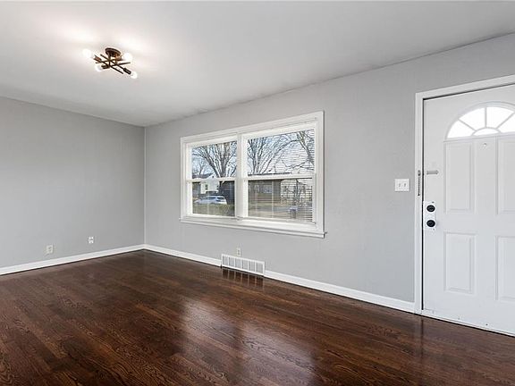 3rd image of 6144 Floyd St