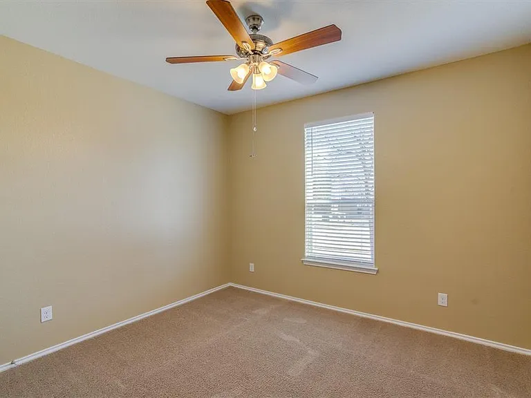 1109 Sussex Pl — Photo 7