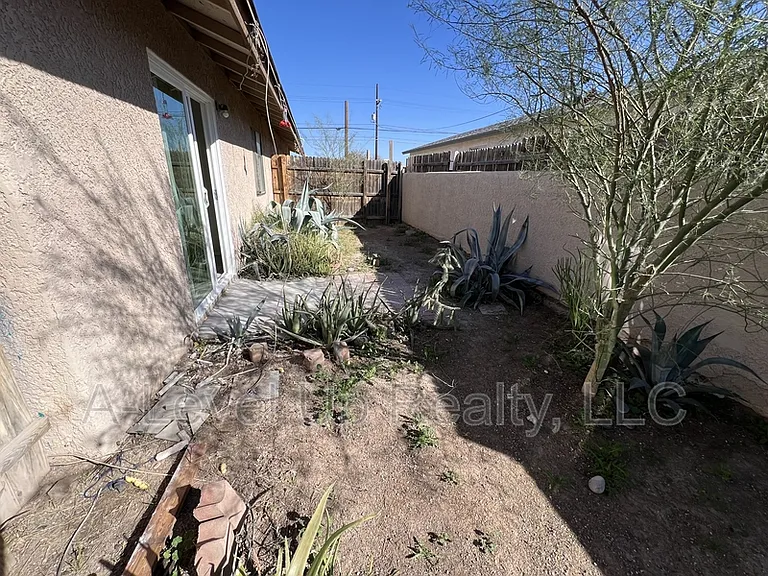 1503 N Riverview Blvd — Photo 17