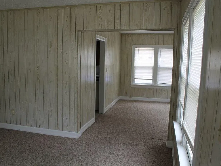 471 Elm Ave — Photo 3