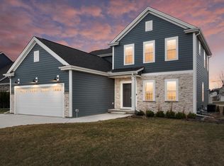 W197N5098 Cypress Ct, Menomonee Falls, WI 53051