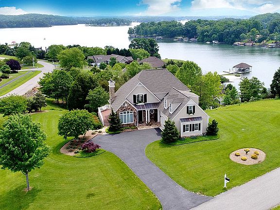 4th image of 15 Harbor Hill Dr