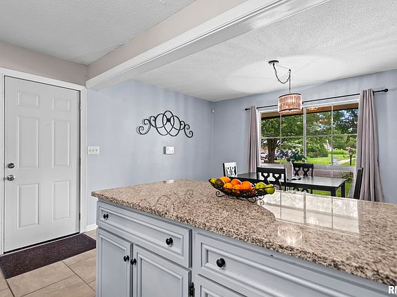 5th image of 2444 Idlewild Dr