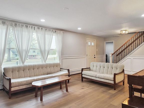 5th image of 94 Sioux Rd