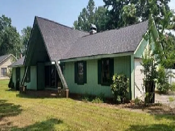301 Founders Dr, Barnesville, GA 30204
