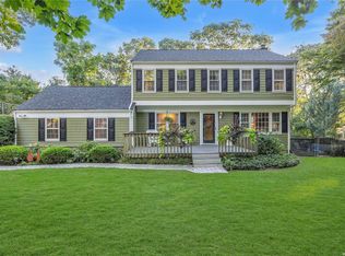 18 Little Bay Rd, Wading River, NY 11792