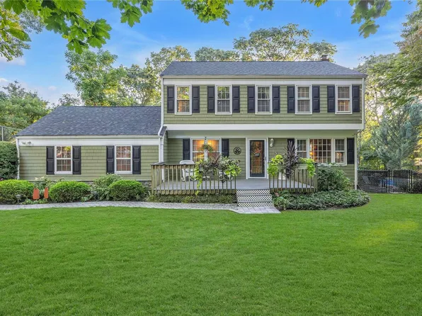 18 Little Bay Road, Wading River, NY 11792