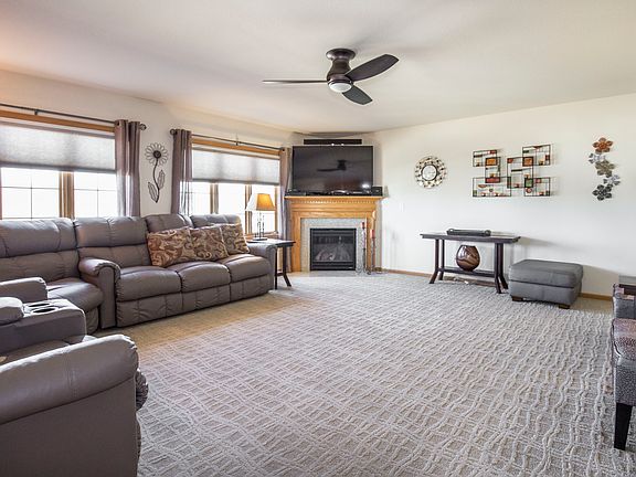 5th image of 338 Simon Dr