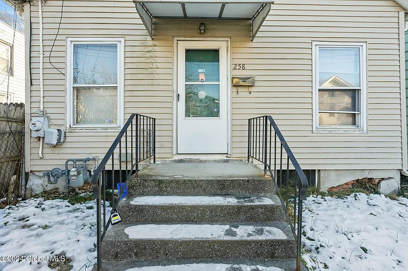 4th image of 258 Stow Avenue