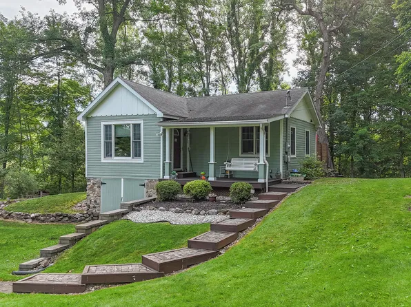 56789 Point Rd, Cassopolis, MI 49031