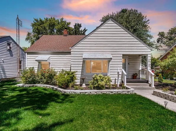 614 W Morgan Ave, Chesterton, IN 46304