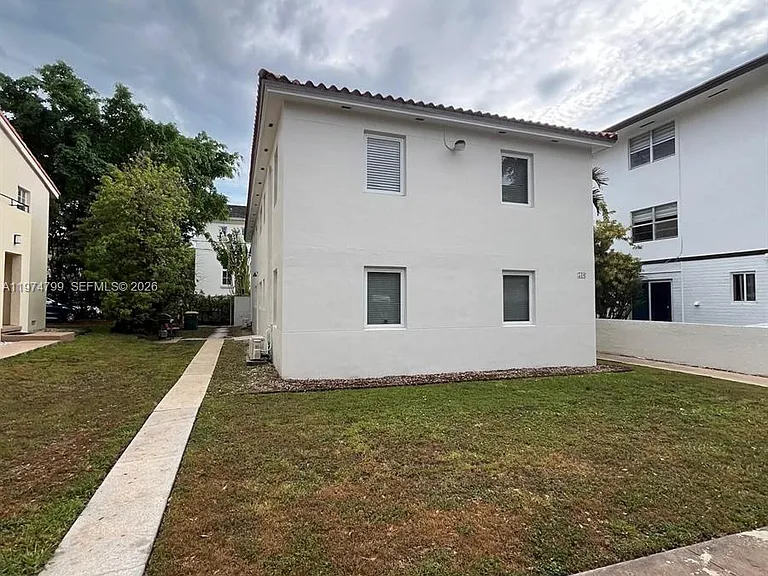 510 Santander Ave — Photo 2