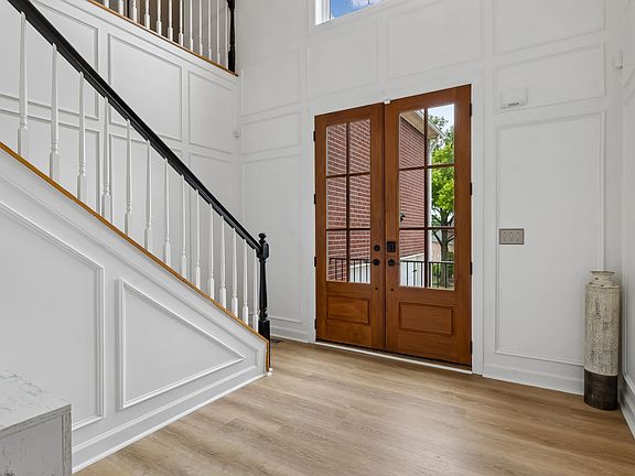 3rd image of 608 Banbury Pl