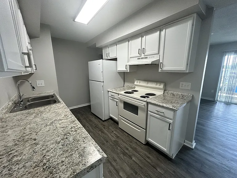 Secor Flats — Photo 47