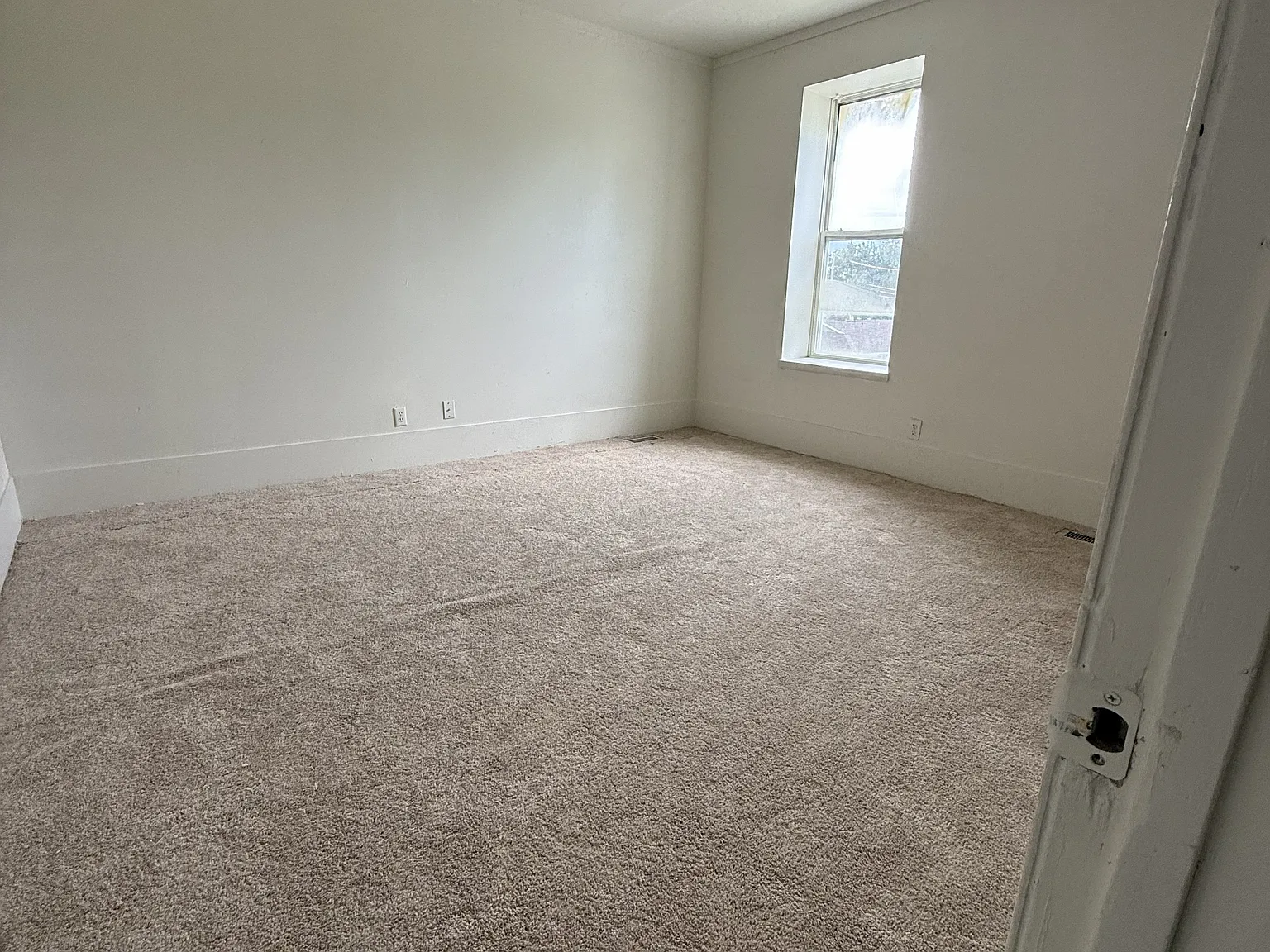 3 bed, $1,400 — Photo 4